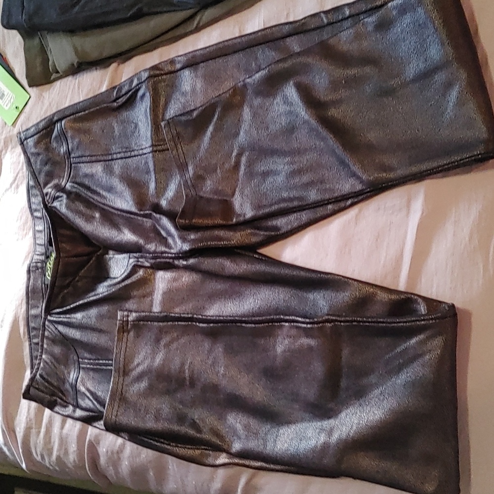 Womans stretchy pants NWT